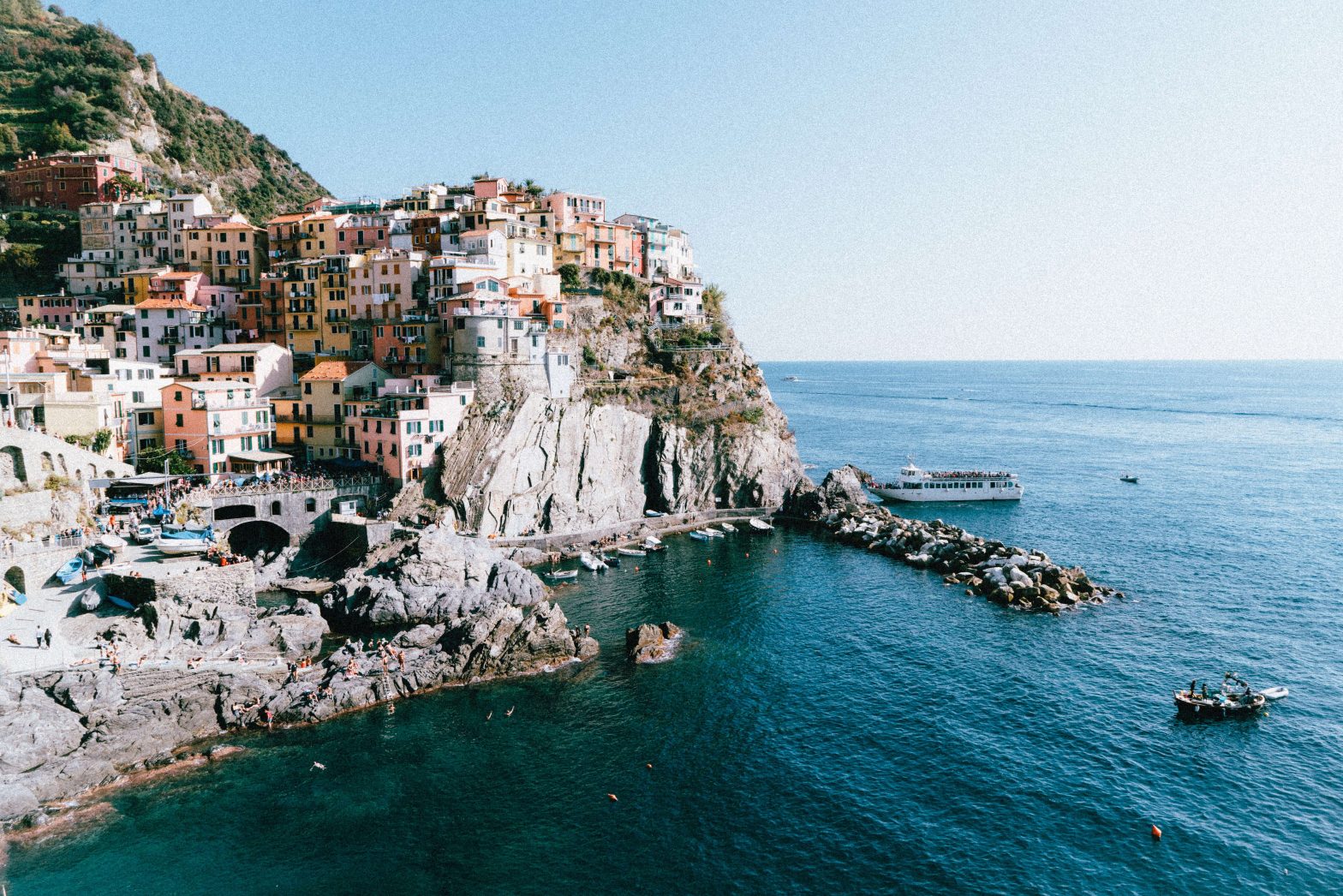 daylight picture of cinque terre