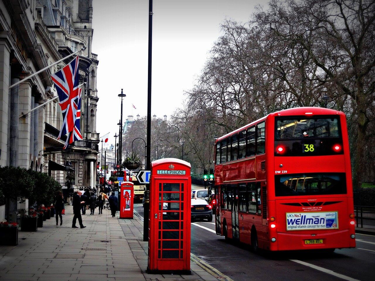 London phone booth and bus