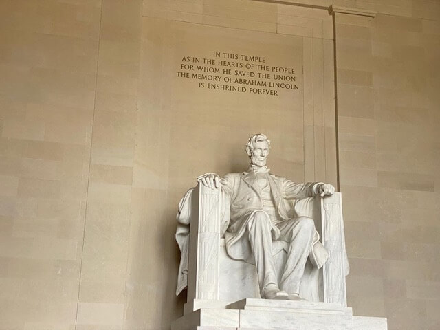 Whiate Statue of Abraham Lincoln