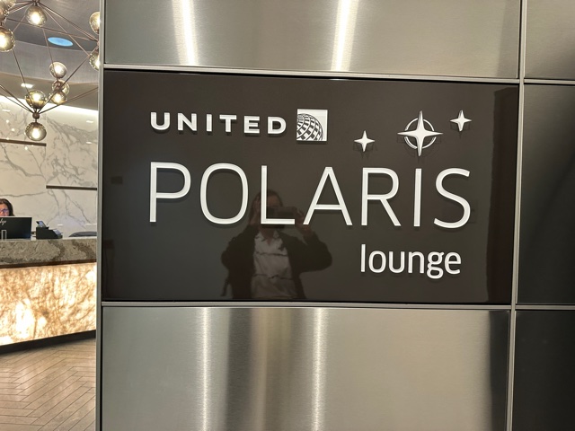 Polaris Lounge sign