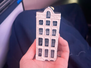 KLM ceramic house