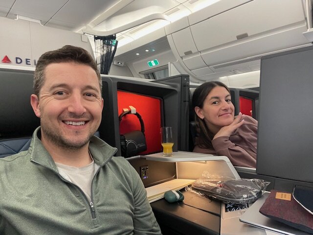 Man and woman in business class seats