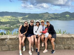 sisters and mom at lagos de siete cidades