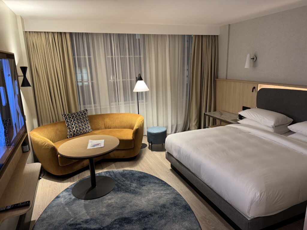 Hyatt Regency London Blackfriars standard king room