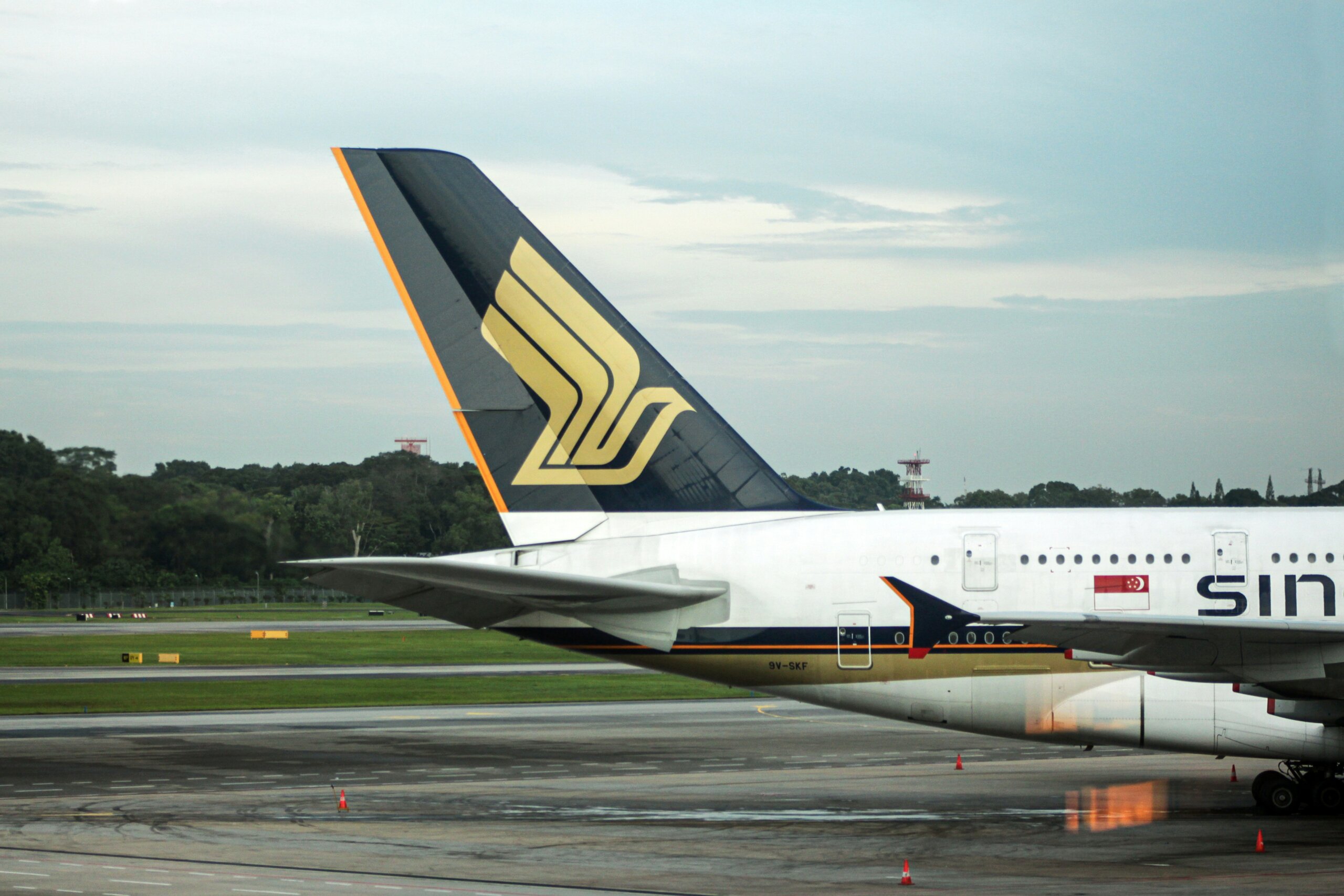 Singapore Airplane on runway