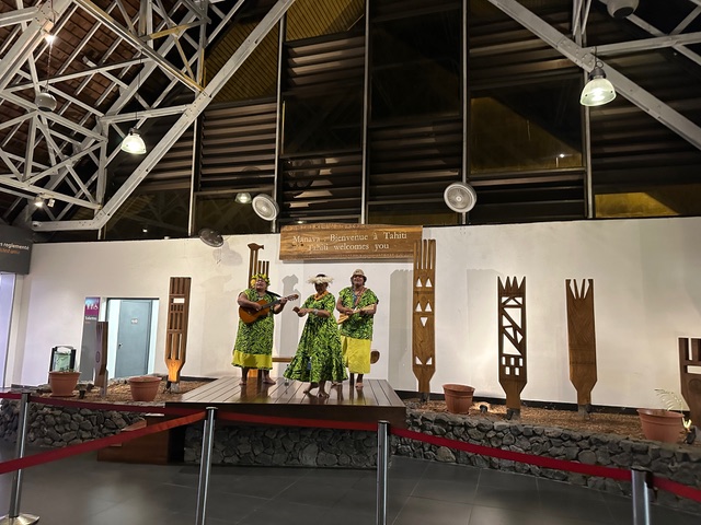 Live music at 3:30 am in the Papeete airport to welcome travelers was a surprise!